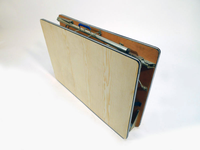 conjunto maleta pic-nic 50x74x20 mesa 64x98x74 silla 40-67x35x35 (30eu.) 1u